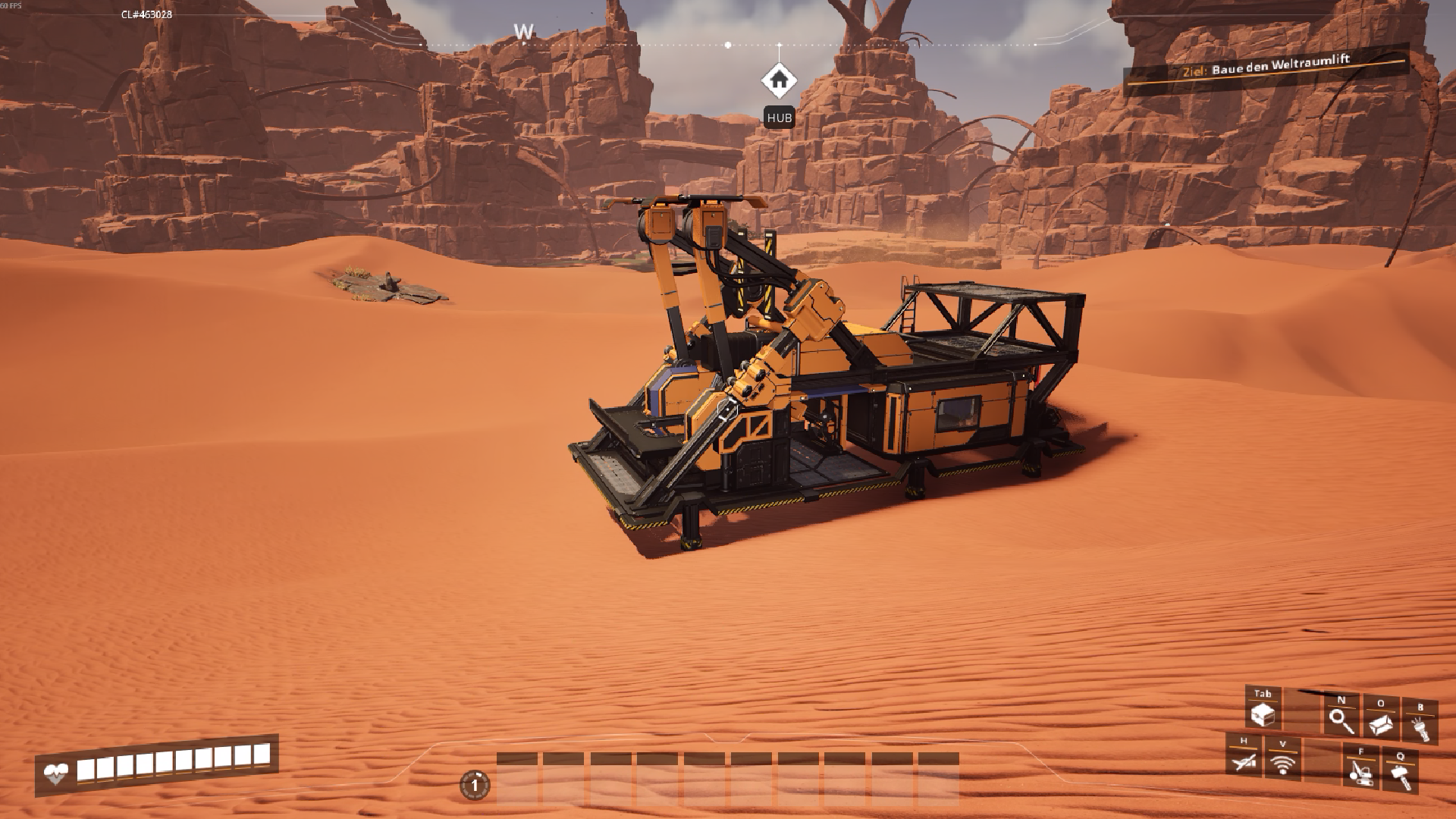 Screenshot aus dem Spiel Satisfactory, der eine gelbe Basis in einer weitläufigen, orangefarbenen Wüstenlandschaft zeigt. Im Hintergrund ragen rote Felswände auf und am Bildrand ist die Benutzeroberfläche sichtbar.